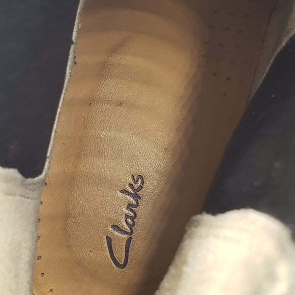 Clarks Women's Desert Peak Suede Chelsea Ankle Boot Crepe Sole Womens Sz 8 - Picture 9 of 10